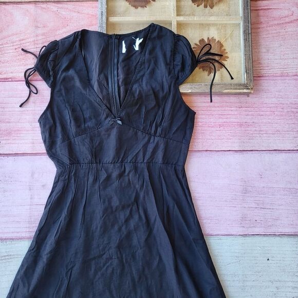 Princess Polly‎ Black Cap Sleeve V-Neck Cross My Heart Silky Mini Dress Size 6US - Picture 7 of 8